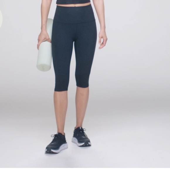 High Waisted Spacedye Capri Legging - Picture 5 of 16